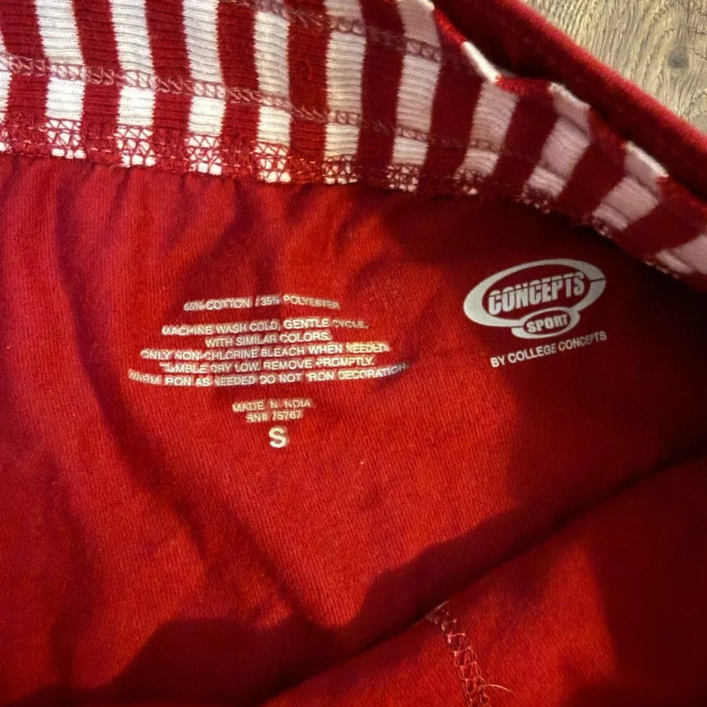 Women’s Red Basketball Shorts with Logo Cleveland Cavaliers - Picture 2 of 3